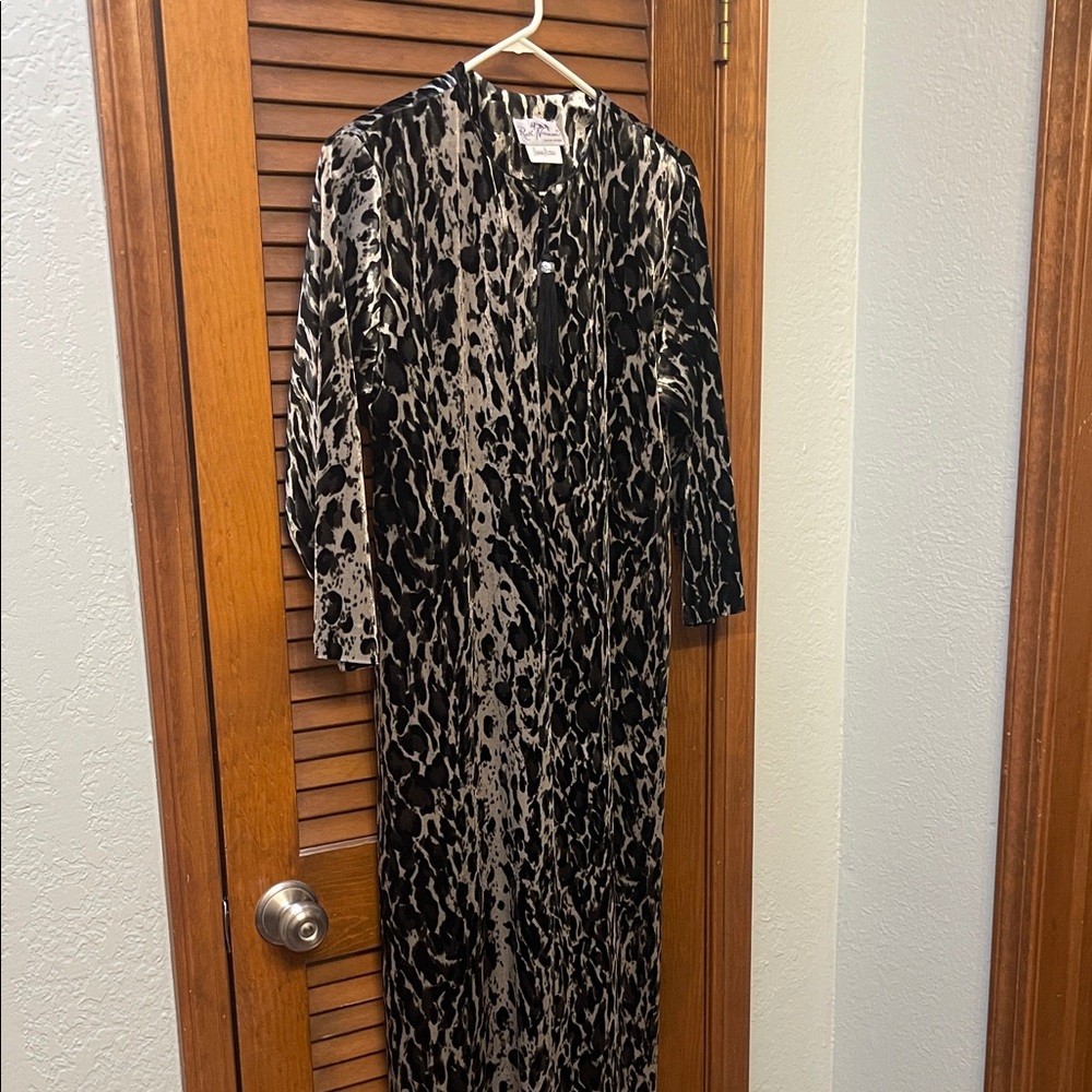 Vintage Ruth Norman velvet kaftan